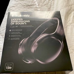 SkullCandy headphones… they’re brand new